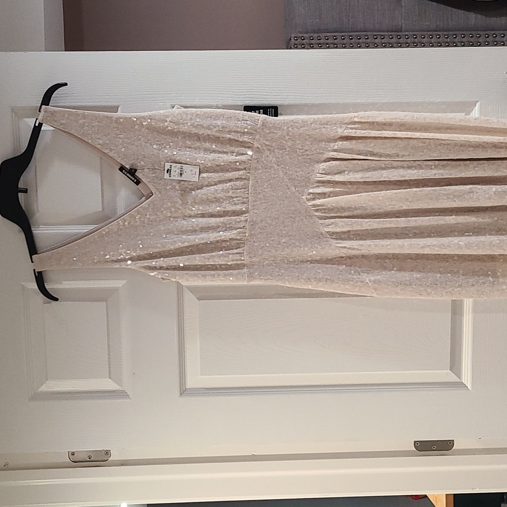 women's dress - Picture 3 of 3